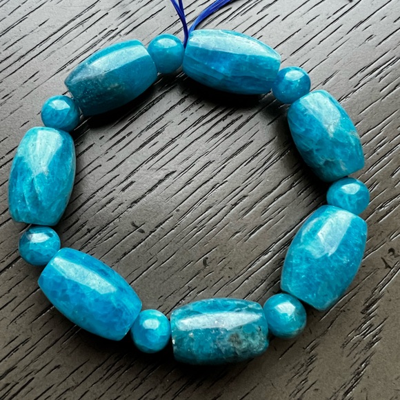Blue apatite barrel bracelet - Picture 2 of 3